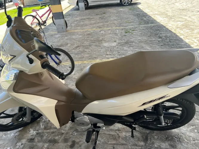 Vendo Honda biz 125 completa sem detalhe original de fábrica 