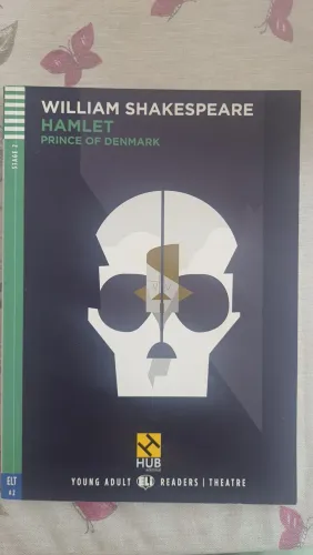 Livro Hamlet prince of denmark