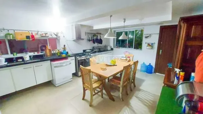 Casa em Condomínio : / Residencial / São Conrado