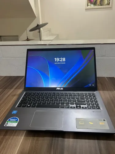 ? Notebook ASUS SSD Rápido - Ideal para Estudos e Trabalho
