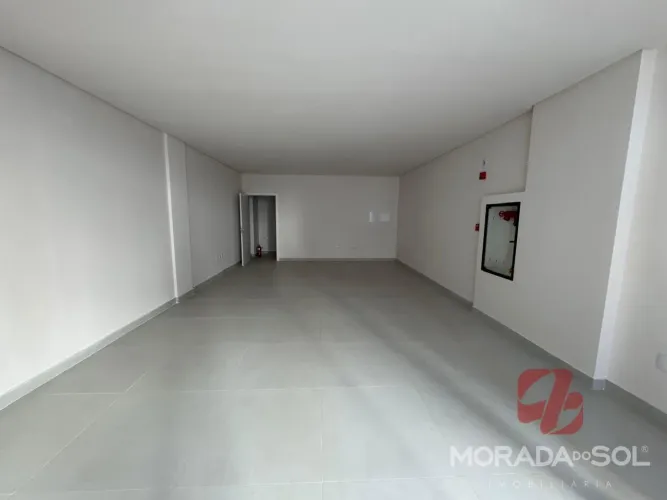 Sala Comercial para Alugar em Meia Praia, Itapema, 50m²