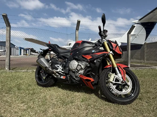 BMW S1000r 2019 impecável com mais de 10k em acessórios 