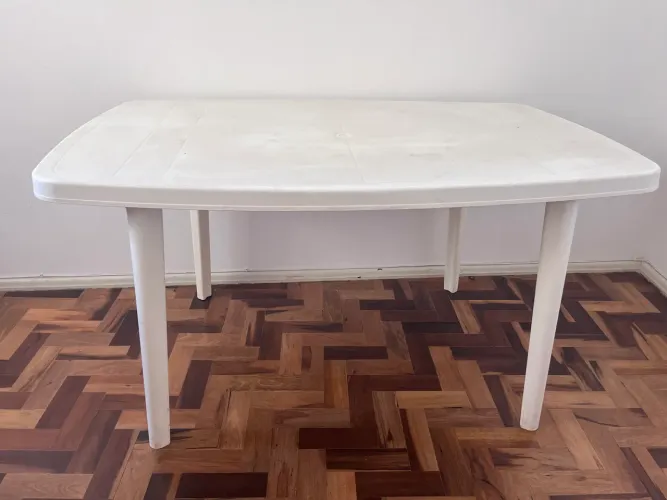 Mesa de plástico desmontável