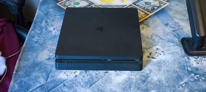 PS4 1TB em ótimo estado 