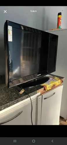 TV Samsung 32? (não é smart, porém usando cabo hmid funciona YouTube, netflix Wi-Fi tudo)