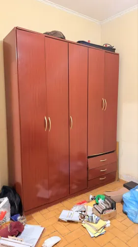 Guarda-roupa para doação