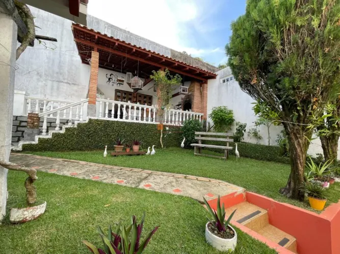 CASA 4 DORMITÓRIOS PRÓXIMO AO CENTRO DE FLORIANÓPOLIS