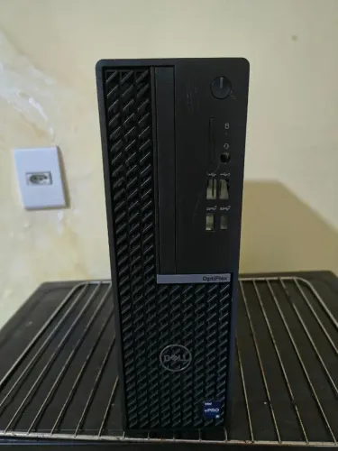 Gabinete DELL OptiPlex Small Form Factor Plus 7020