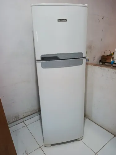 Vendo geladeira continental toda original