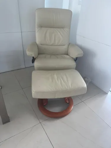 POLTRONA RECLINÁVEL PREMIUM COM PUFF 