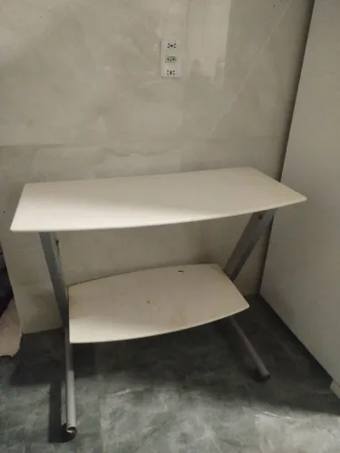 MESA DE COMPUTADOR COM RODINHAS