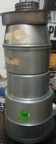 Formas de bolo e suporte de pudim
