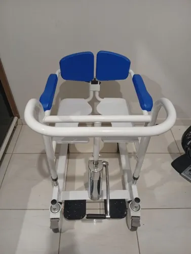 Cadeira de transferência higiênica / banho 