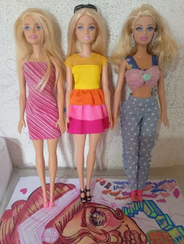 Lotinho com três lindas Barbies originais Mattel