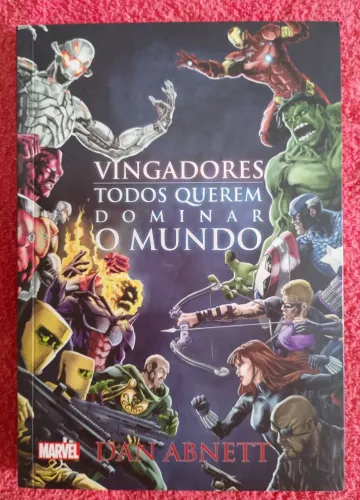 Livro "Vingadores: Todos querem dominar o mundo", de Dan Abnett