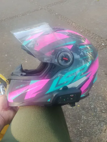 Capacete com 1 mês de uso praticamente novo,sou muito cuidadoso