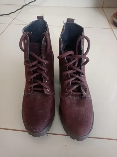 Vendo Bota Semi Nova