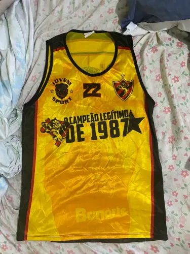 Camisa da jovem