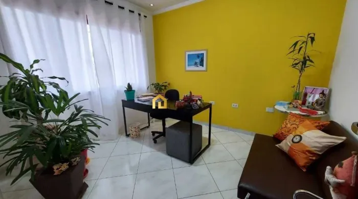 Casa assobradada à venda no Parque Esmeralda.