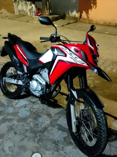 XRE 300 bem conservada 
