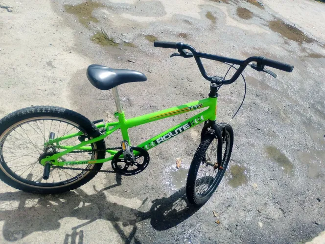 Bicicleta semi nova aro 16