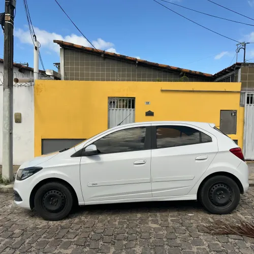 Chevrolet Onix Hatch LT 1.4 8V Flex Power Aut. 4P 2016