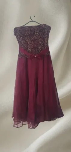 Vestido de Festa Marsala com Renda e Echarpe