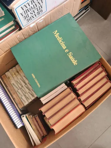 Doação de Livros Antigos, Enciclopédias e Coleções - Retirada no Local