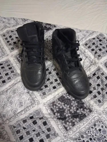Tênis botinha adidas, usado uma única vez. Original