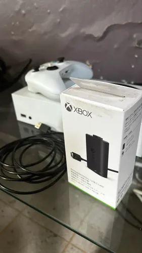 Xbox Series S + Controle e baterias originais (com nota fiscal)
