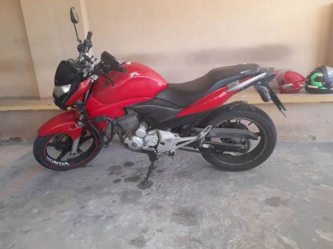 CB300...ótimo estado.