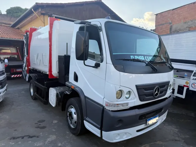 MB Accelo 1016 2019 No Compactador de Lixo