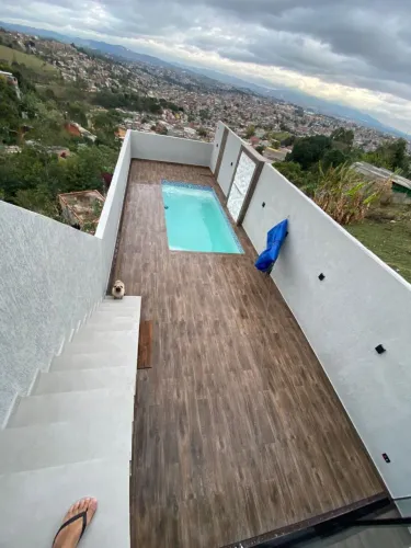 Venda casa com piscina e area goumert. 