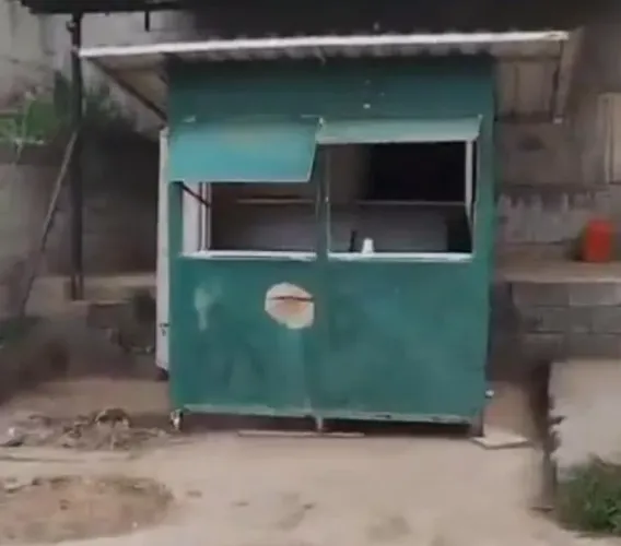 Vende-se banquinha de ferro