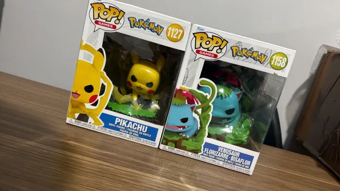 FUNKO DELUXE PIKACHU + VENOSSAURO