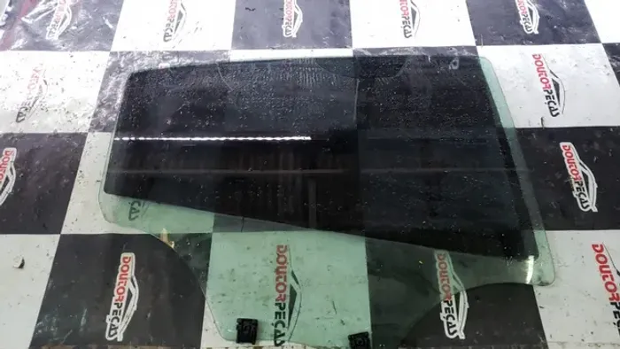 Vidro Traseiro Esquerdo Peugeot 208