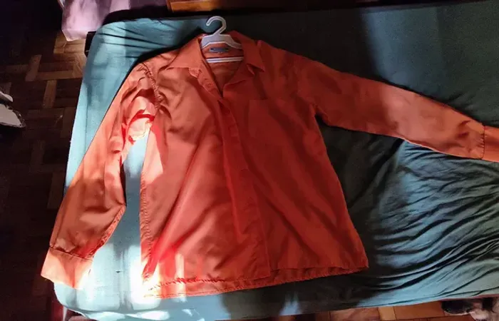 Camisa social, manga longa, tamanho 4(equivalente a G)