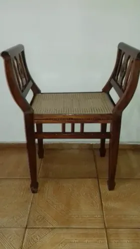 Cadeira antiga em palinha