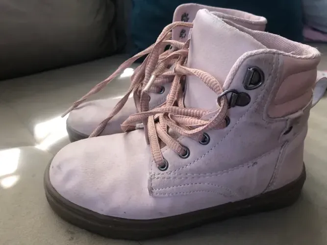 Bota botinha menina rosa tam 31 (fôrma pequena)