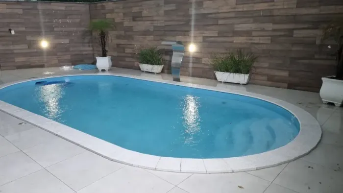 Borda de piscina em fulget