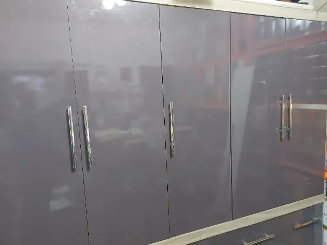 Guarda roupas Bartira 6 portas e 4 gaveteiros. Perfeito estado!