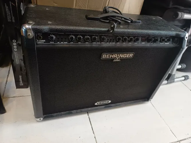 Amplificador guitarra Behringer GMX212 dois falantes buggera 70W