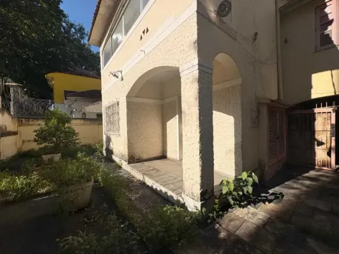 Casa de rua - Duplex / Residencial / Grajau