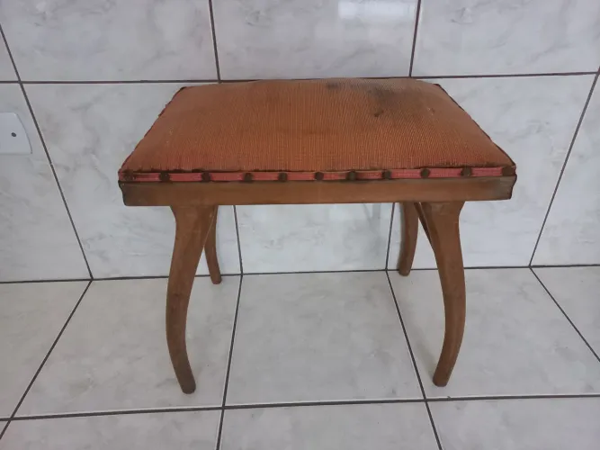 Banquinho antigo madeira 