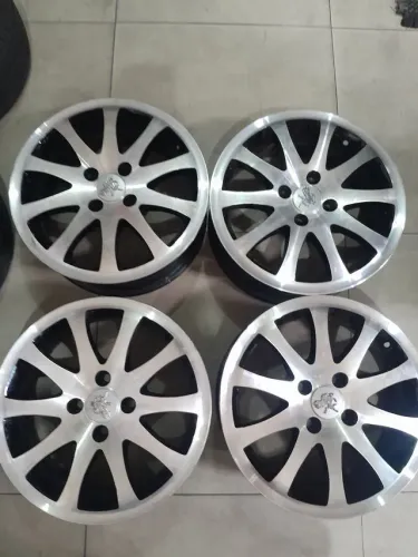 Roda 15 nova com pneus 2170 reais abase de troca vendo ou troco