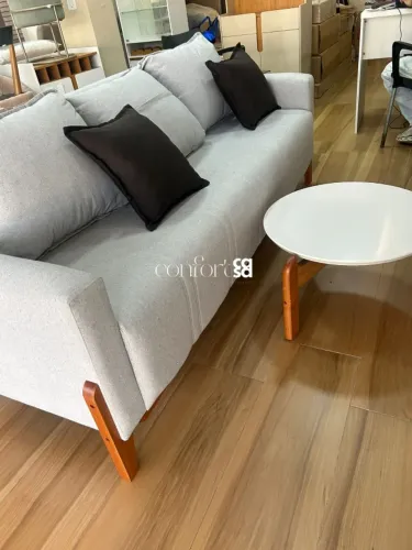 Compre sofá e ganhe mesa de centro