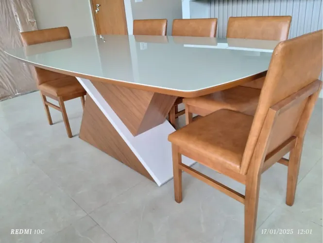 Mesa de Jantar Design Moderno com 6 Cadeiras de madeira 