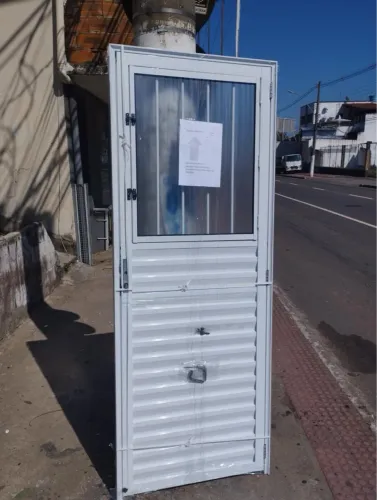 Portas de alumínio branco com grade 80CM - Direto da Fábrica!