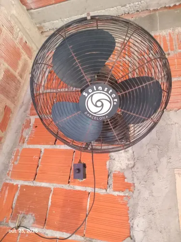 Ventilador de parede usado