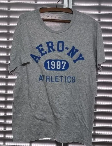 camiseta cinza mescla estampada aeropostale